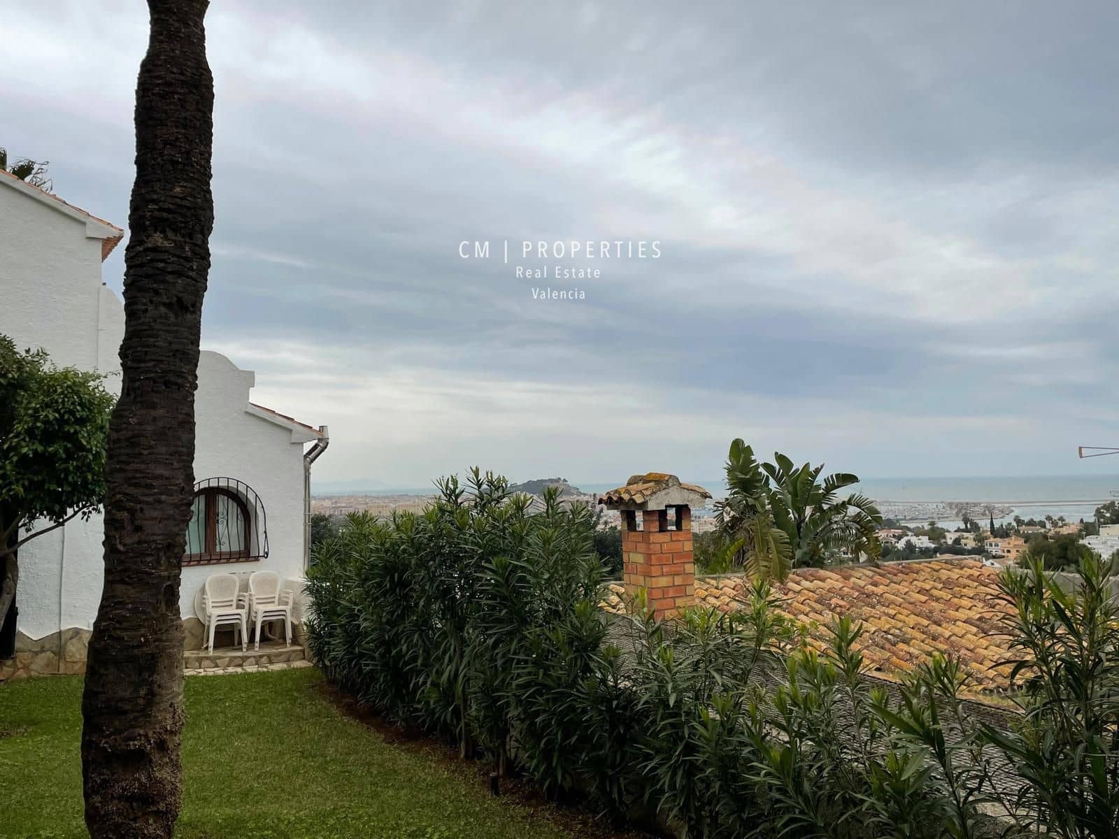 Maison de Ville de 2 chambres à louer à Denia avec piscine - 1 100 € (Ref: 8333053)