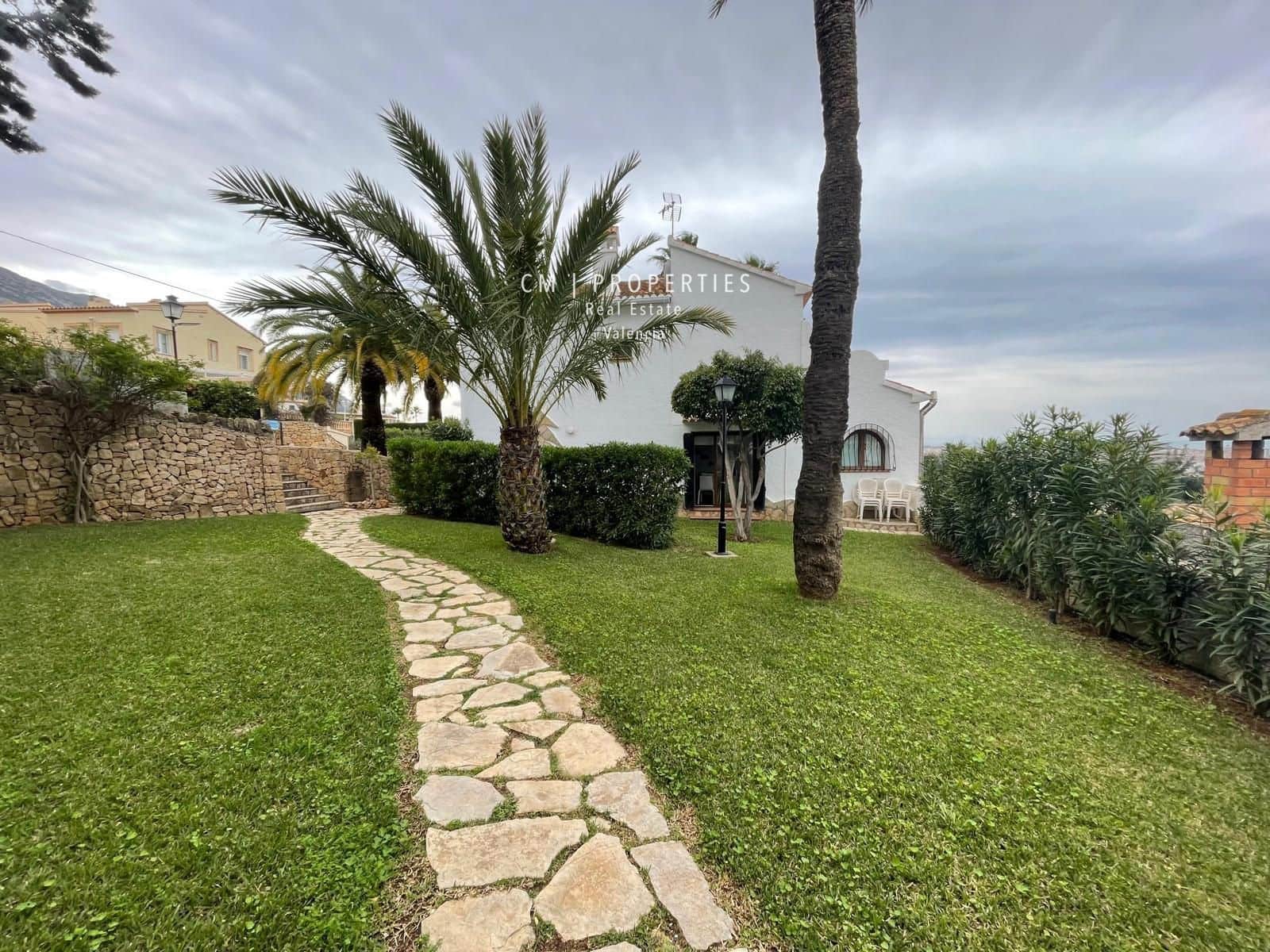 Maison de Ville de 2 chambres à louer à Denia avec piscine - 1 100 € (Ref: 8333053)