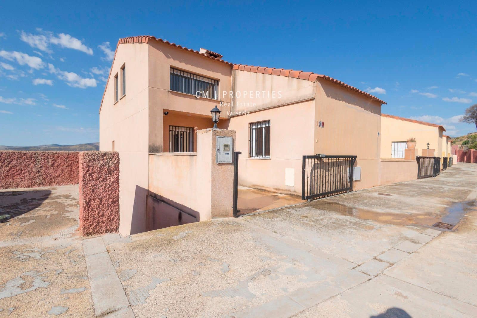 4 bedroom Villa for rent in Toras with pool garage - € 750 (Ref: 8343407)