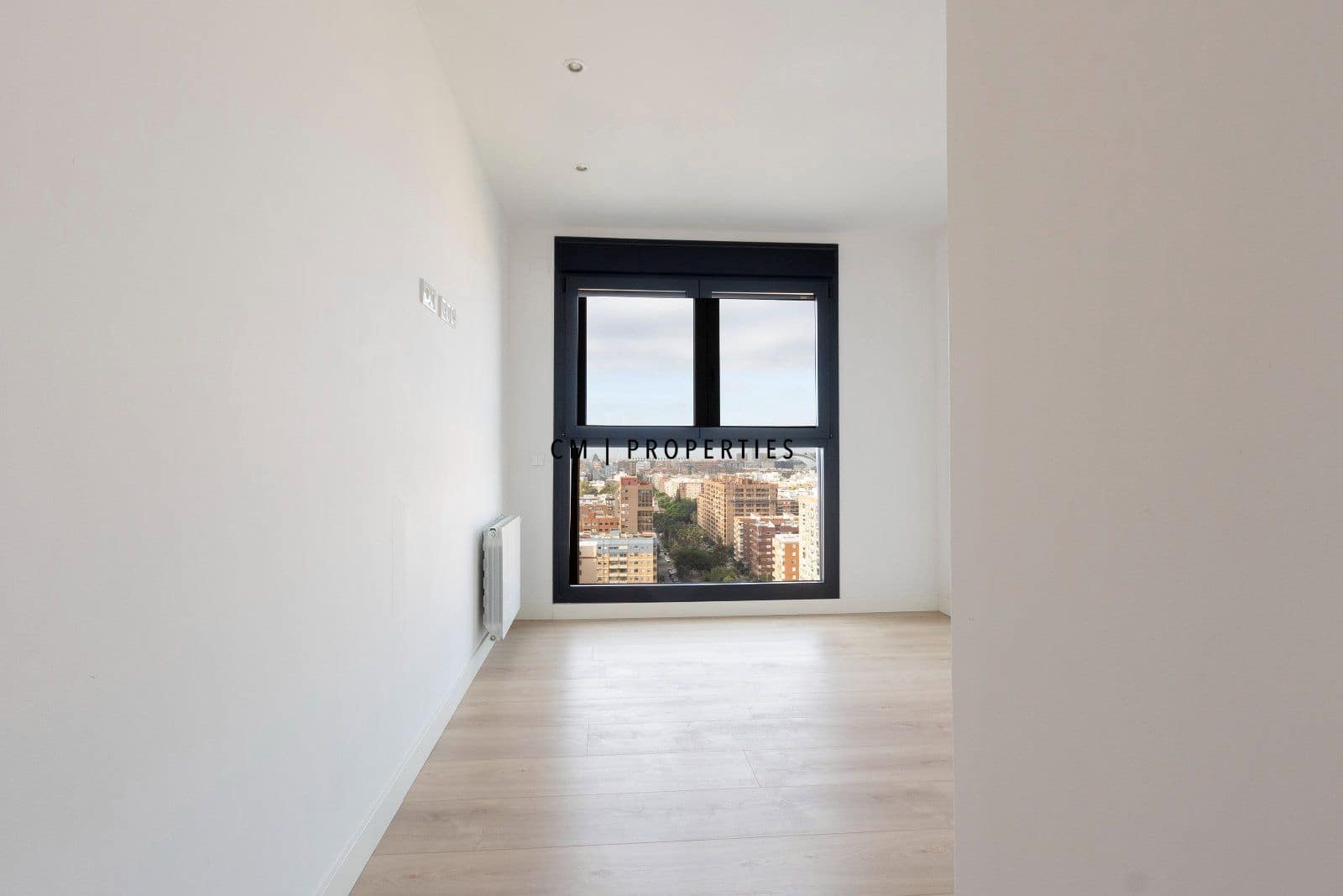 4 bedroom Flat for rent in Valencia city with pool garage - € 4,500 (Ref: 8345902)