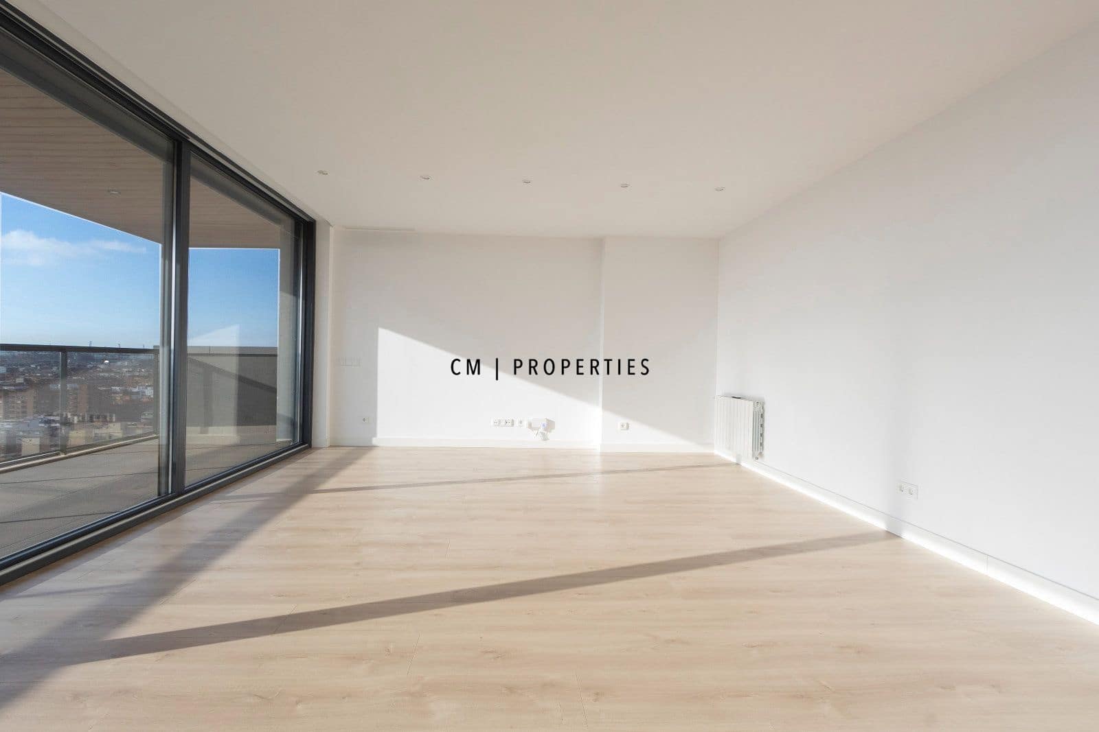 4 bedroom Flat for rent in Valencia city with pool garage - € 4,500 (Ref: 8345902)