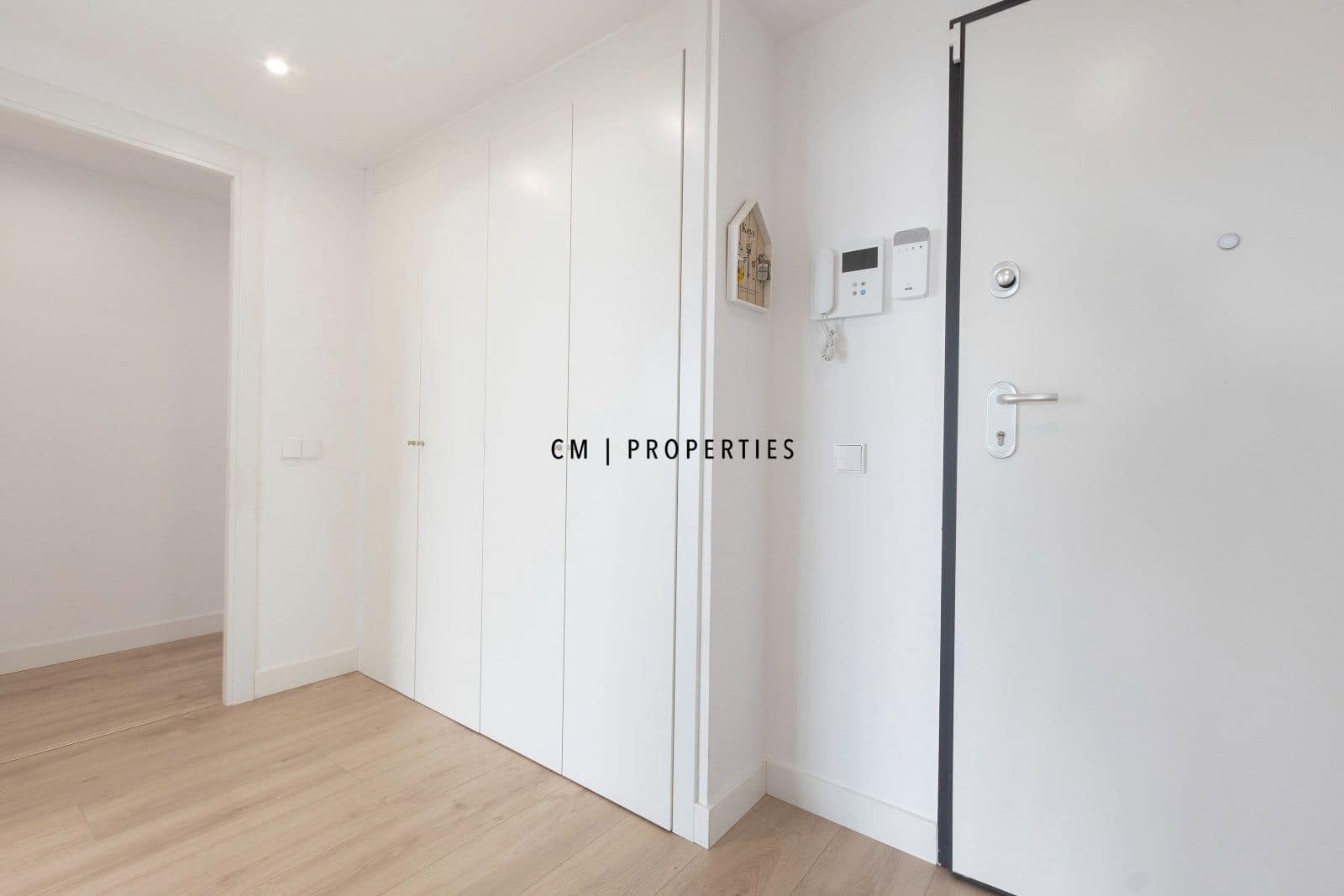 4 bedroom Flat for rent in Valencia city with pool garage - € 4,500 (Ref: 8345902)