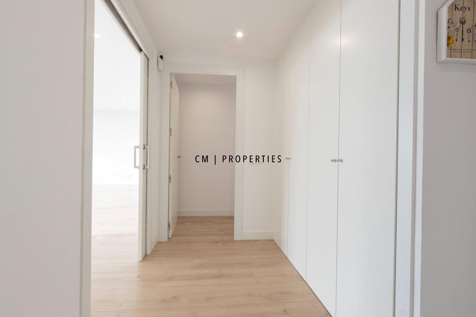 4 bedroom Flat for rent in Valencia city with pool garage - € 4,500 (Ref: 8345902)