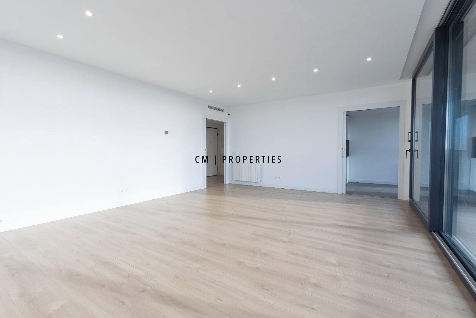 4 bedroom Flat for rent in Valencia city with pool garage - € 4,500 (Ref: 8345902)