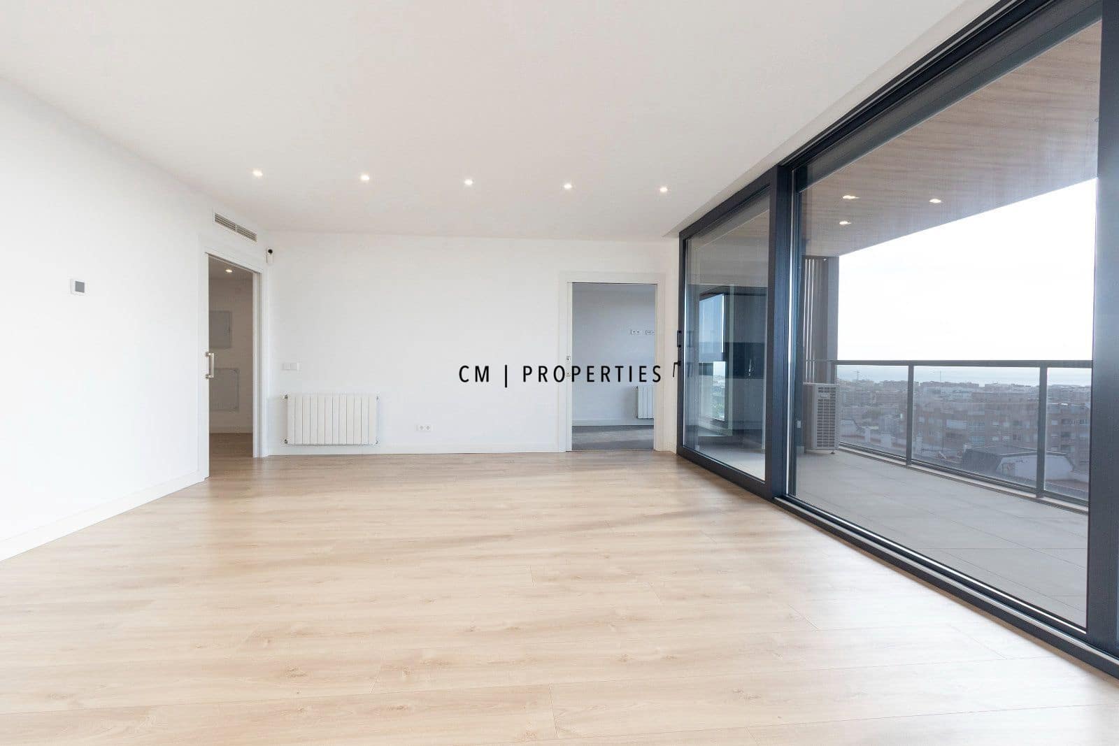 4 bedroom Flat for rent in Valencia city with pool garage - € 4,500 (Ref: 8345902)