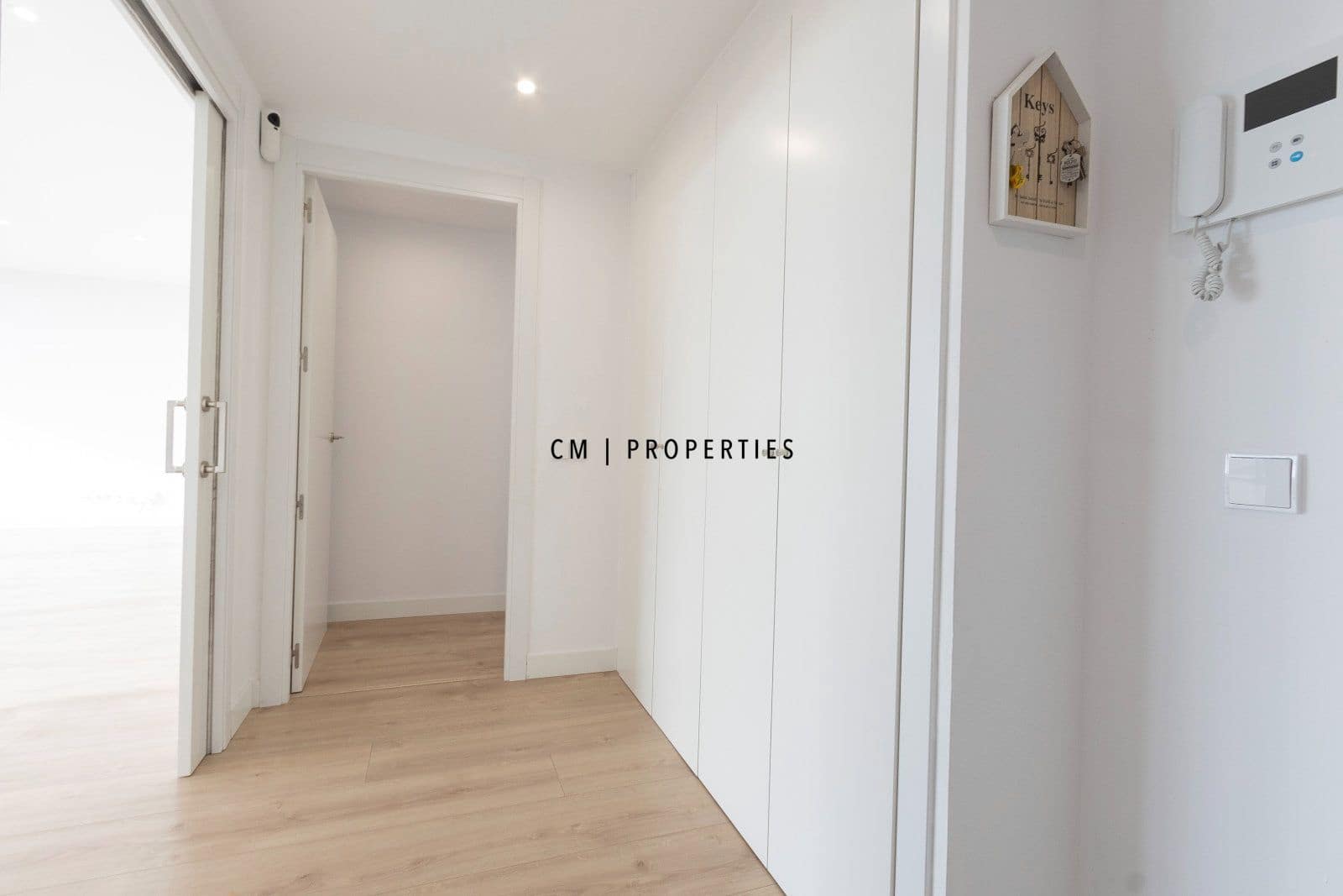 4 bedroom Flat for rent in Valencia city with pool garage - € 4,500 (Ref: 8345902)