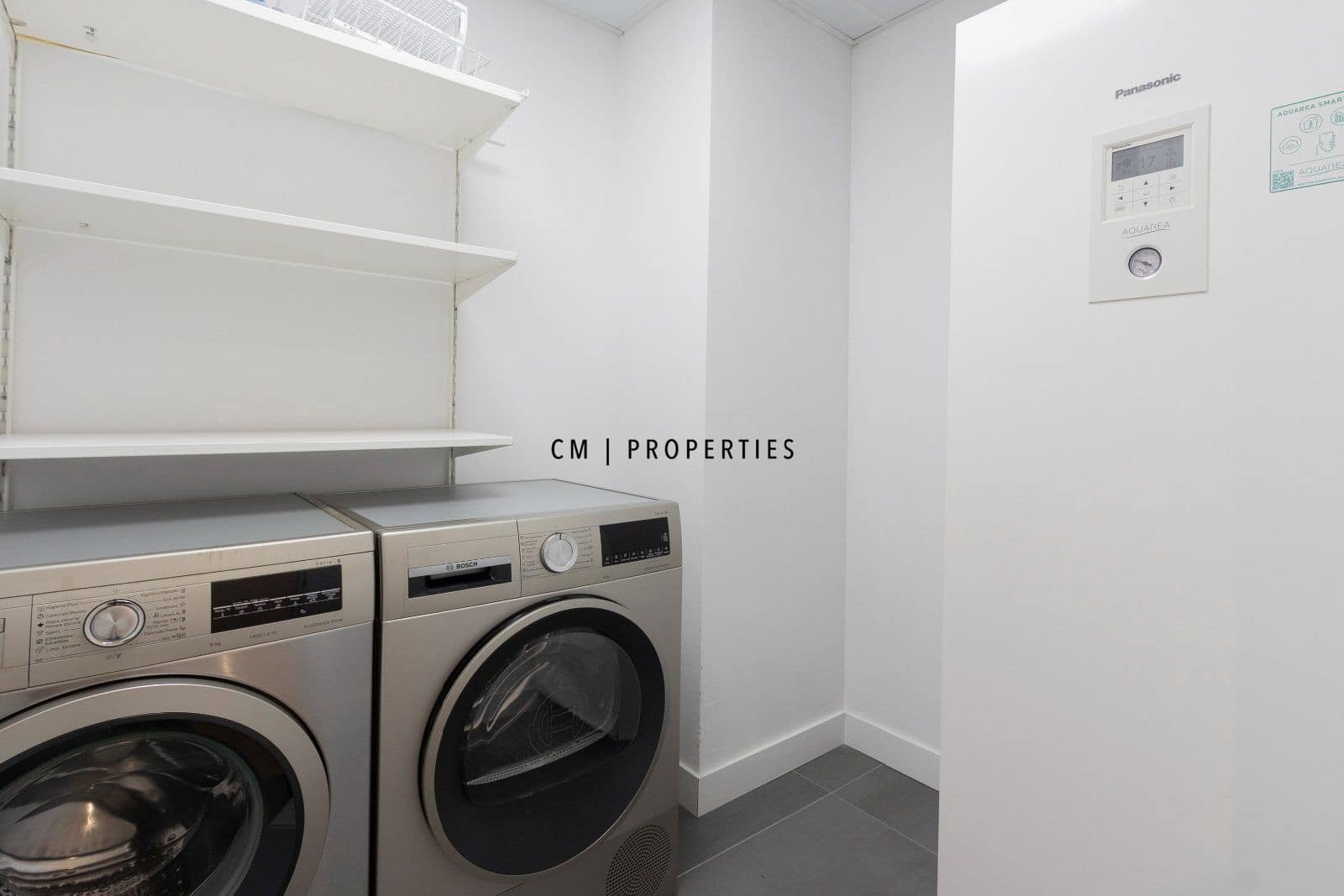 4 bedroom Flat for rent in Valencia city with pool garage - € 4,500 (Ref: 8345902)