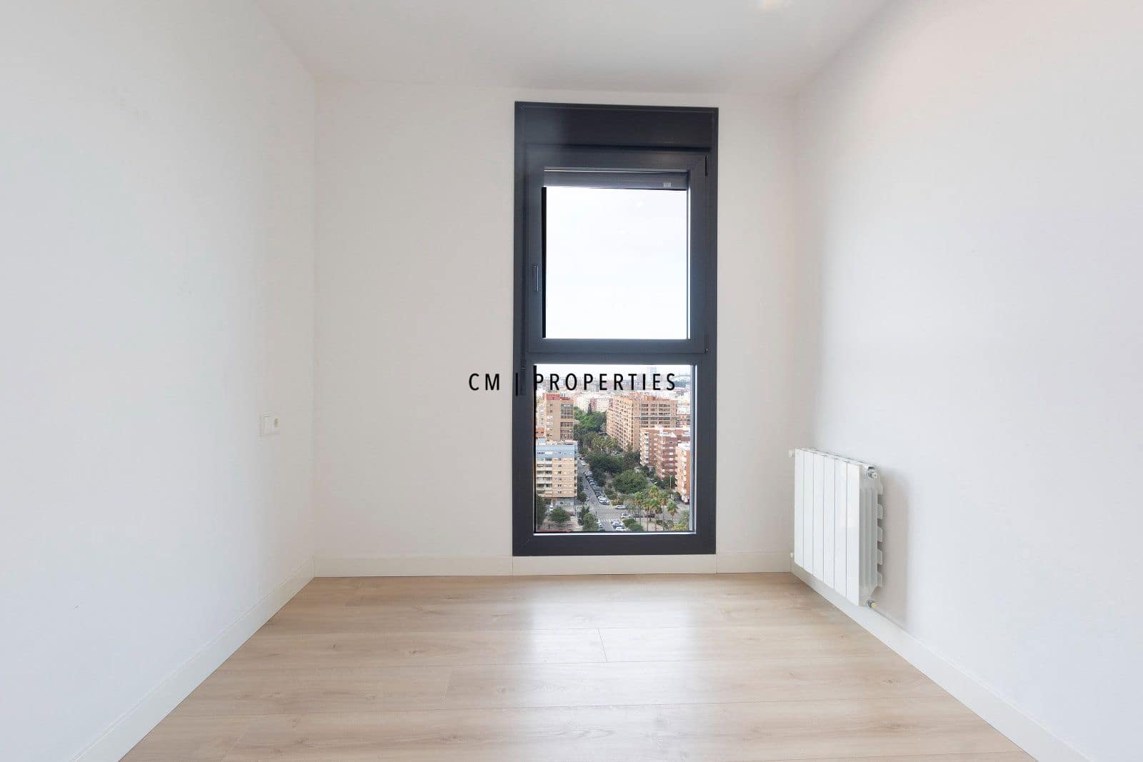 4 bedroom Flat for rent in Valencia city with pool garage - € 4,500 (Ref: 8345902)