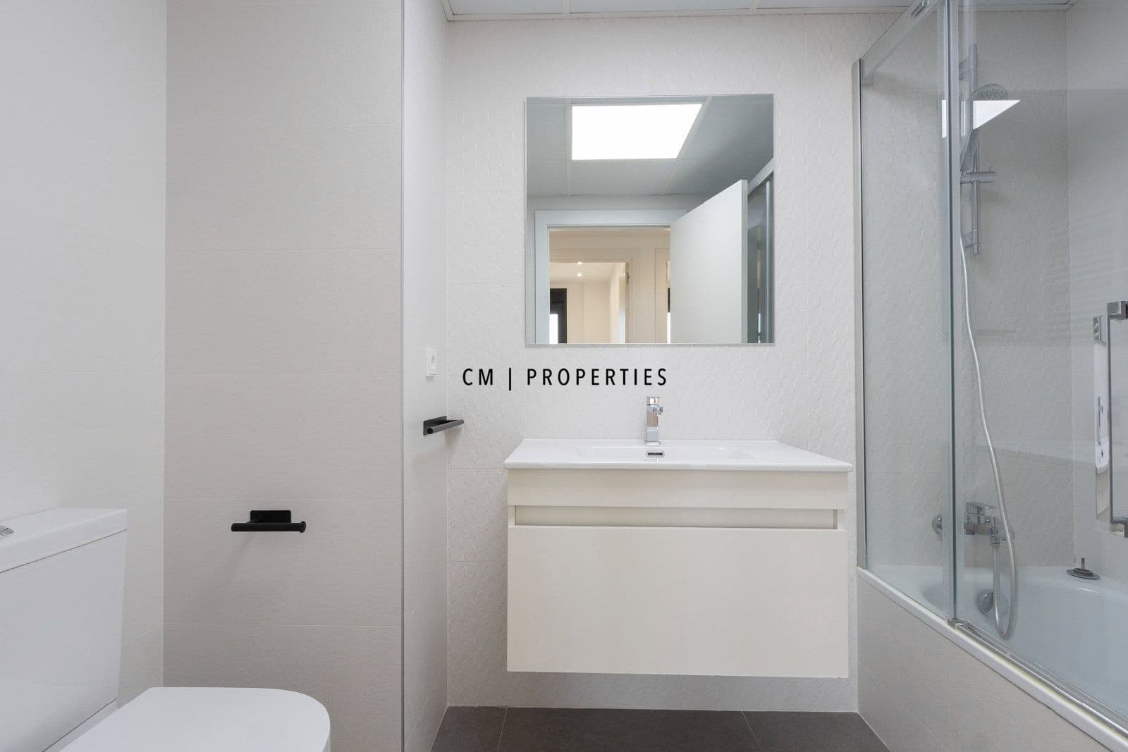 4 bedroom Flat for rent in Valencia city with pool garage - € 4,500 (Ref: 8345902)