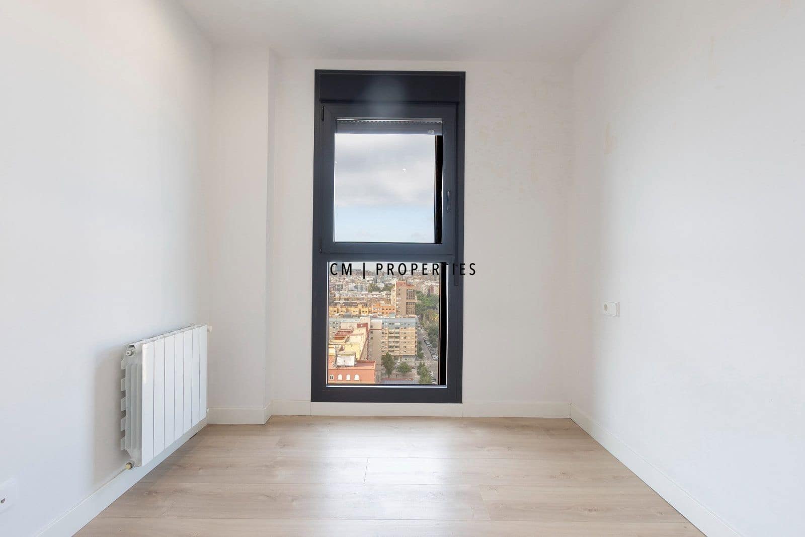 4 bedroom Flat for rent in Valencia city with pool garage - € 4,500 (Ref: 8345902)