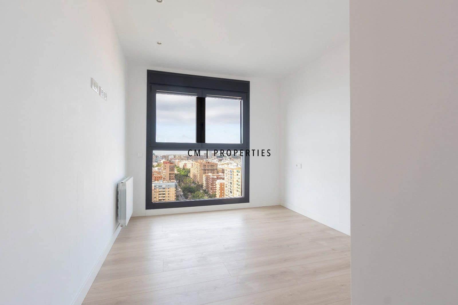 4 bedroom Flat for rent in Valencia city with pool garage - € 4,500 (Ref: 8345902)