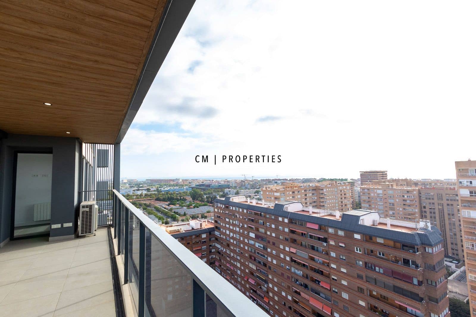 4 bedroom Flat for rent in Valencia city with pool garage - € 4,500 (Ref: 8345902)