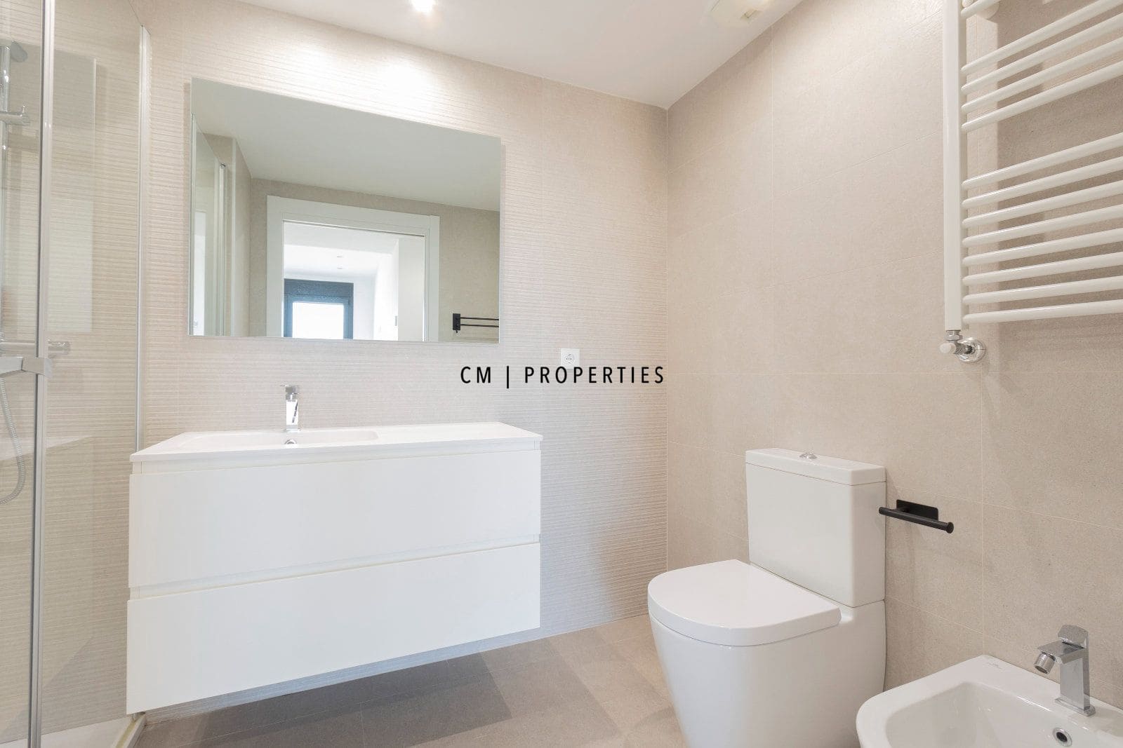 4 bedroom Flat for rent in Valencia city with pool garage - € 4,500 (Ref: 8345902)