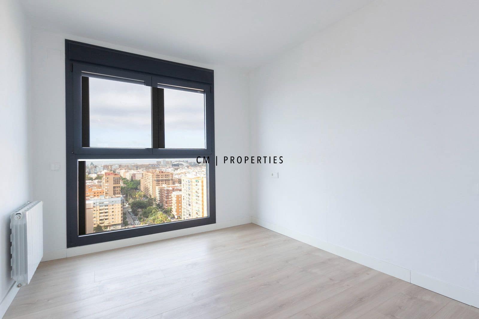 4 bedroom Flat for rent in Valencia city with pool garage - € 4,500 (Ref: 8345902)