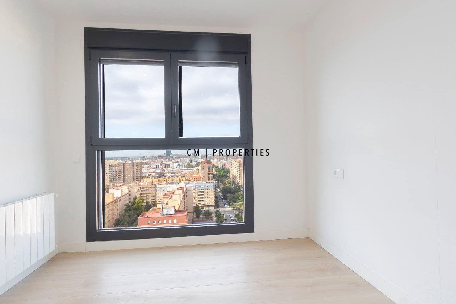 4 bedroom Flat for rent in Valencia city with pool garage - € 4,500 (Ref: 8345902)