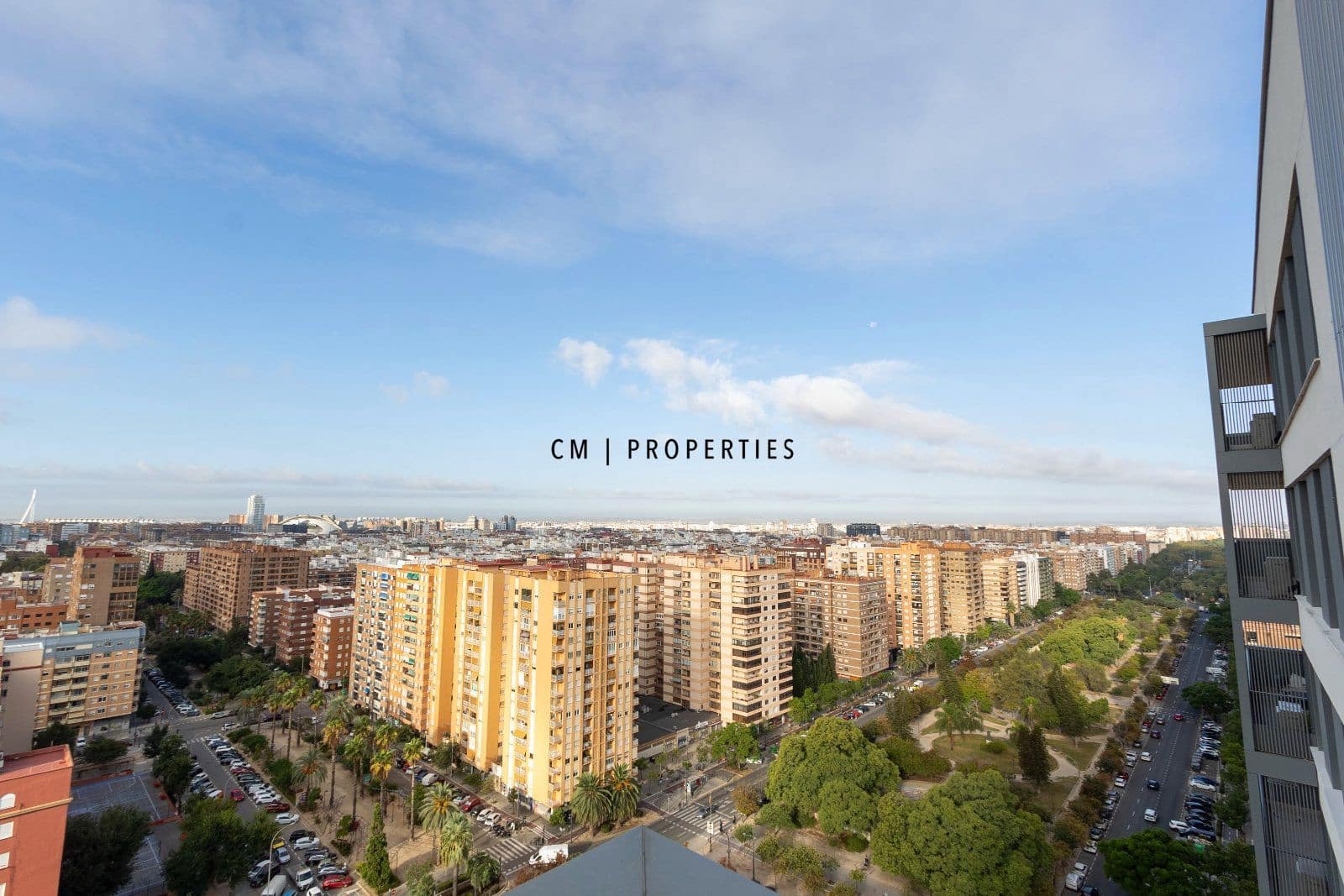 4 bedroom Flat for rent in Valencia city with pool garage - € 4,500 (Ref: 8345902)