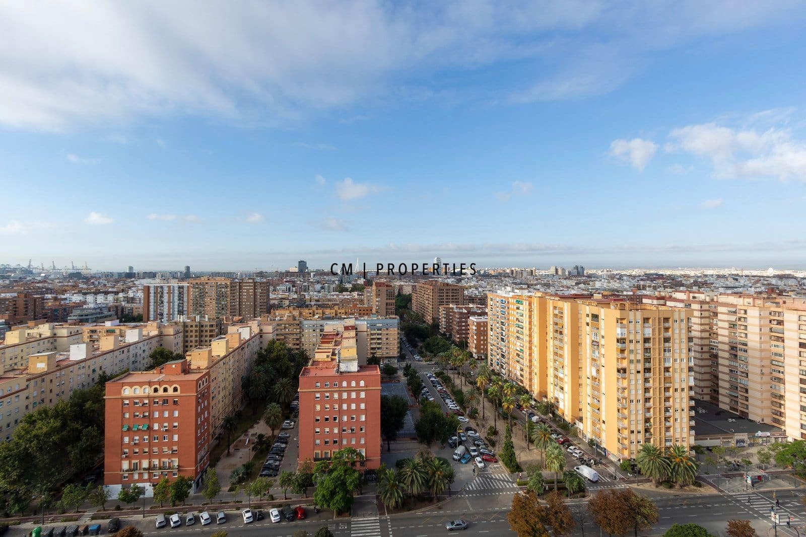 4 bedroom Flat for rent in Valencia city with pool garage - € 4,500 (Ref: 8345902)