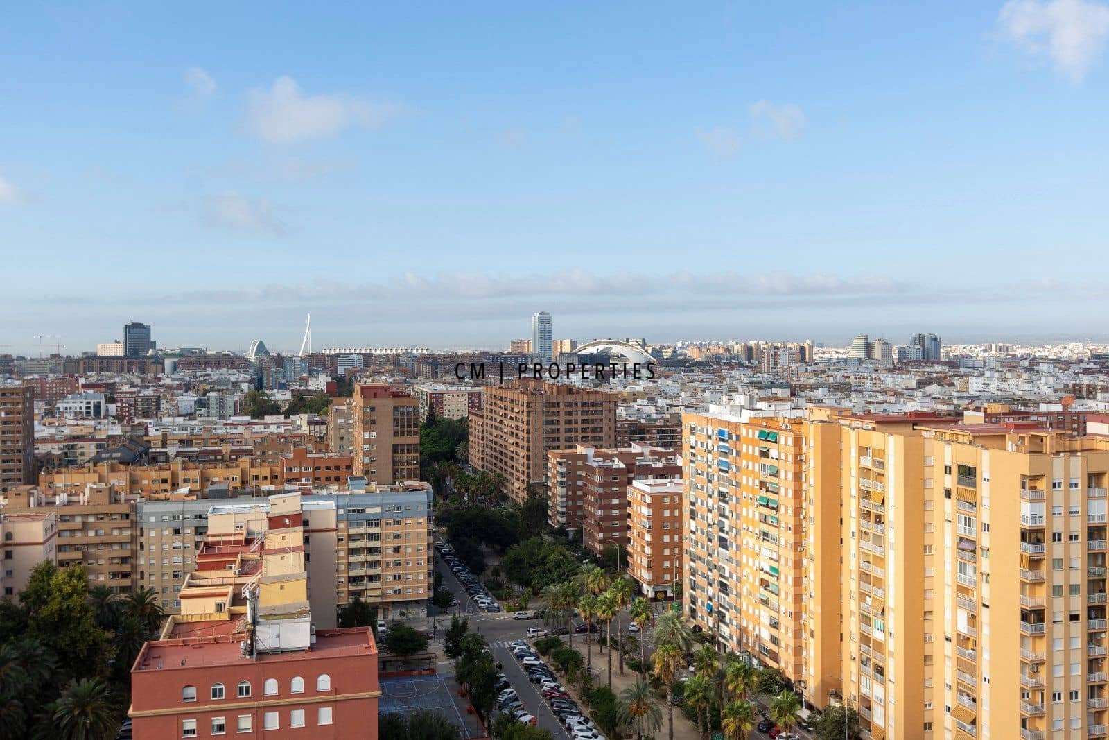 4 bedroom Flat for rent in Valencia city with pool garage - € 4,500 (Ref: 8345902)