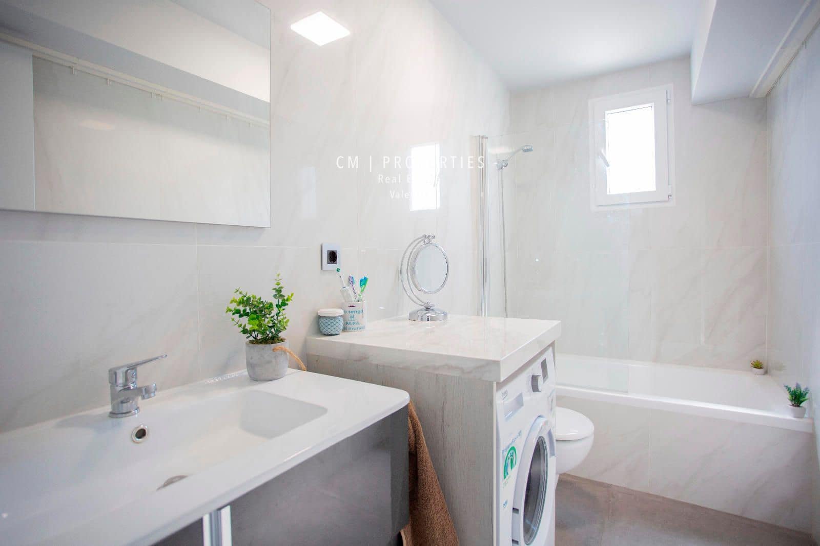 3 makuuhuone Kattohuoneisto vuokrattavana paikassa Valencia kaupunki - 1 400 € (Ref: 8347410)