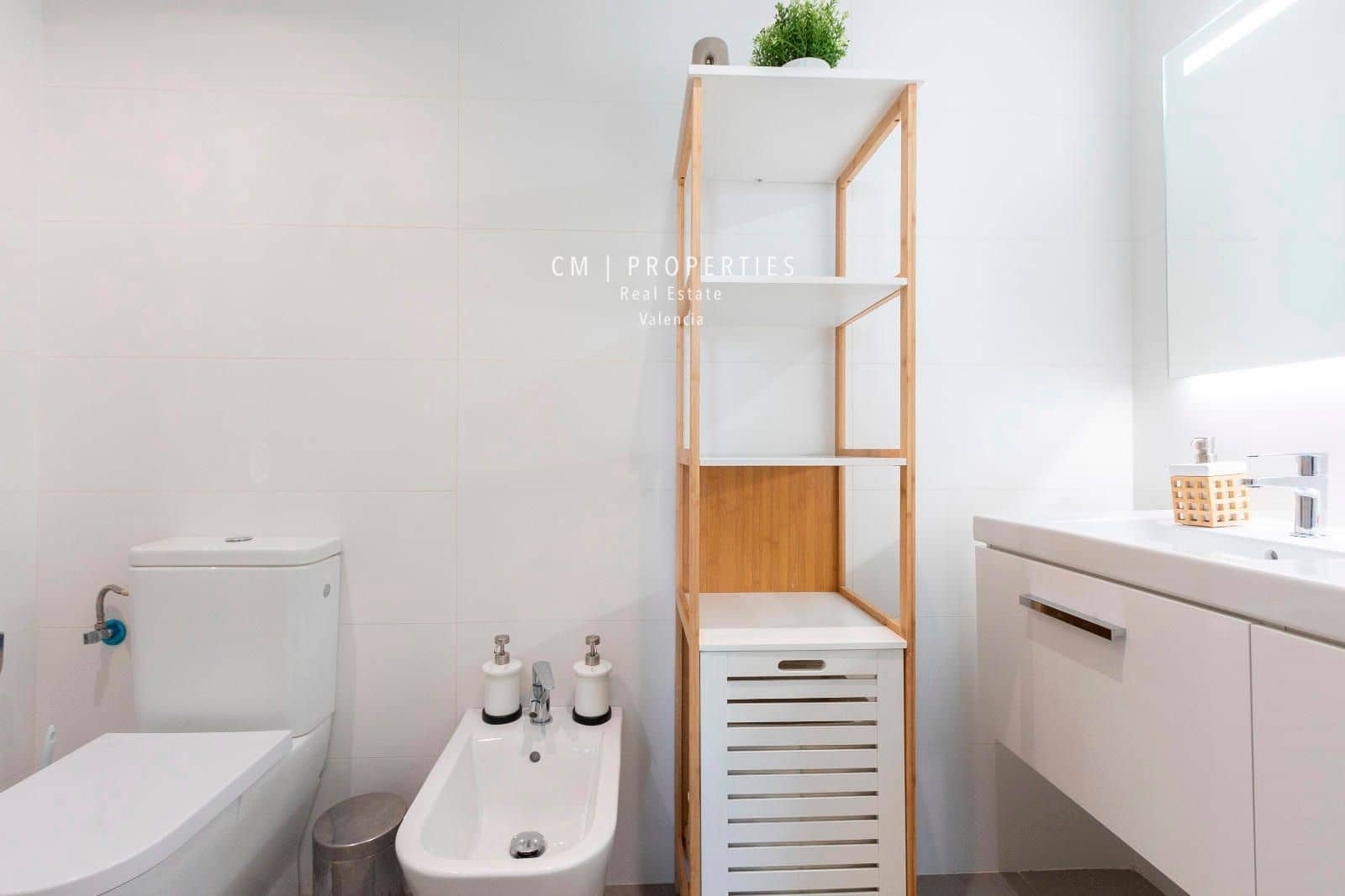 3 sypialnia Mieszkanie do wynajęcia w Miasto Walencja z basenem garażem - 2 600 € (Ref: 8352717)