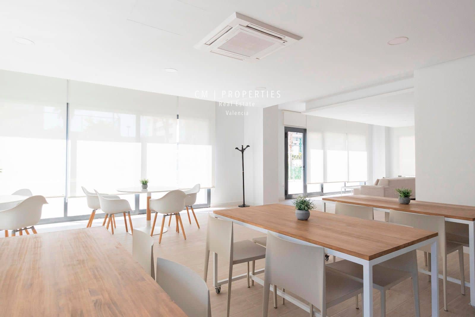 3 sypialnia Mieszkanie do wynajęcia w Miasto Walencja z basenem garażem - 2 600 € (Ref: 8352717)