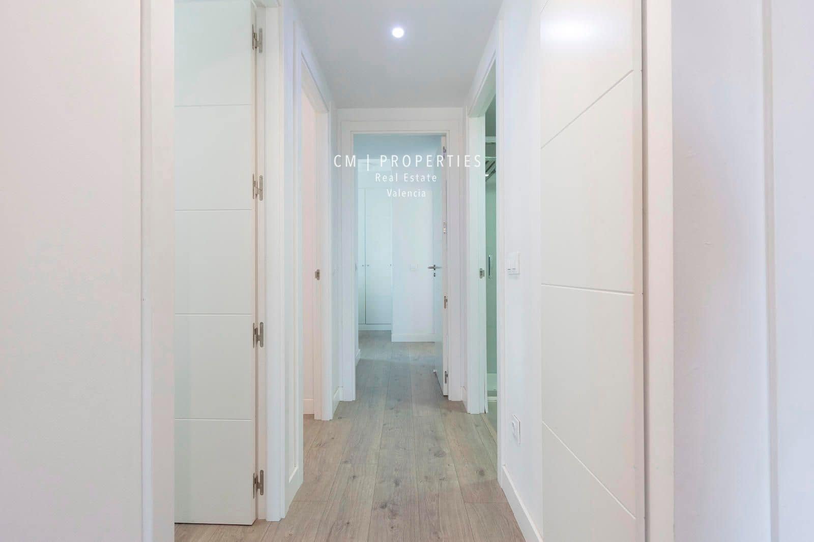 3 sypialnia Mieszkanie do wynajęcia w Miasto Walencja z basenem garażem - 2 600 € (Ref: 8352717)