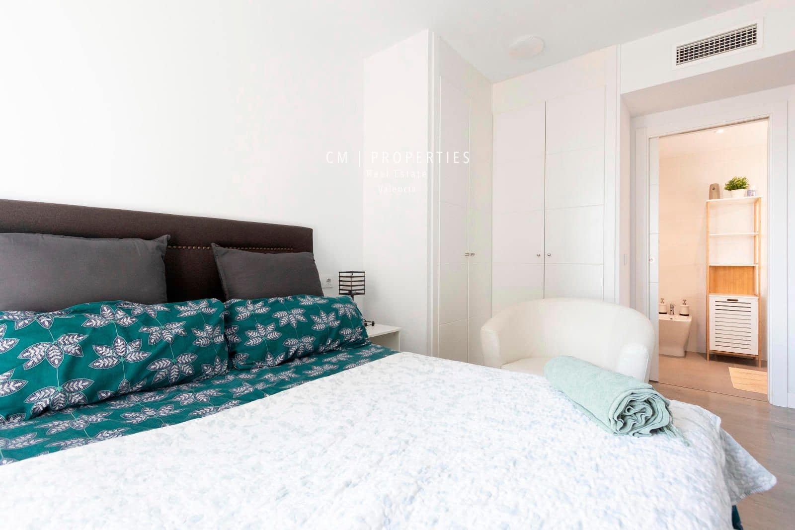 3 sypialnia Mieszkanie do wynajęcia w Miasto Walencja z basenem garażem - 2 600 € (Ref: 8352717)