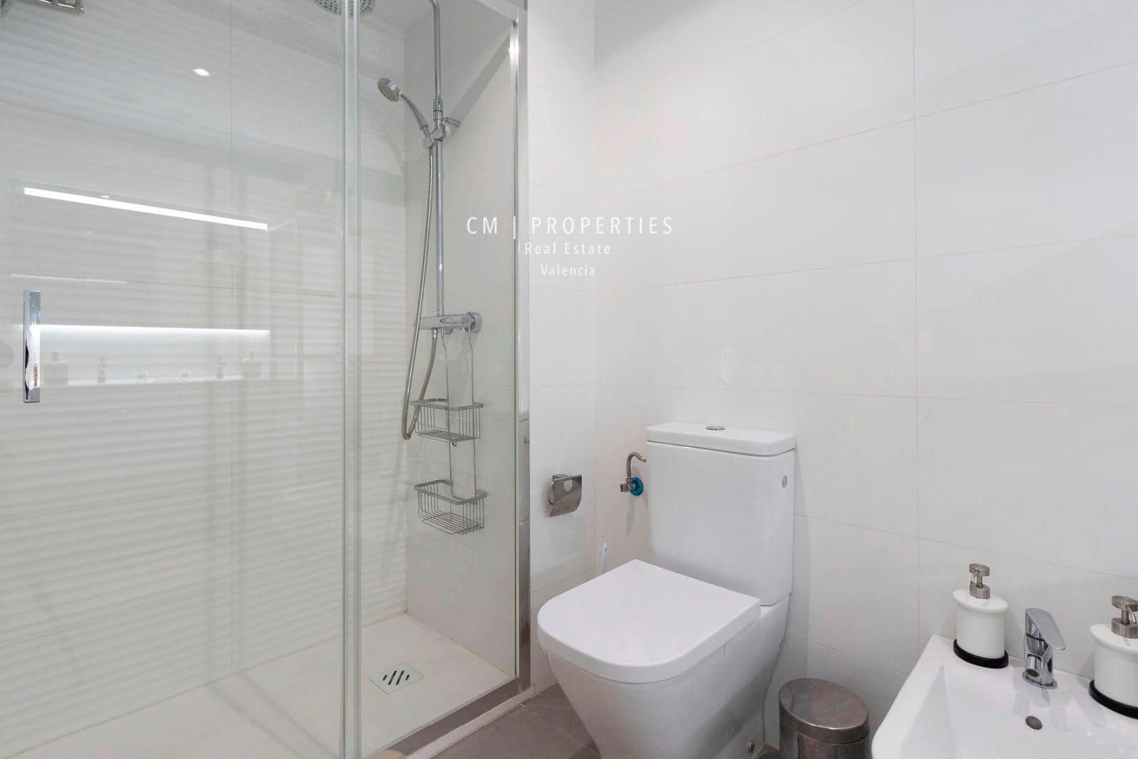 3 sypialnia Mieszkanie do wynajęcia w Miasto Walencja z basenem garażem - 2 600 € (Ref: 8352717)