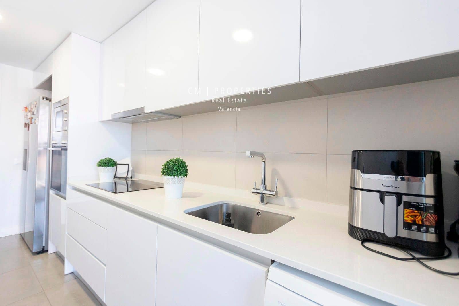 3 sypialnia Mieszkanie do wynajęcia w Miasto Walencja z basenem garażem - 2 600 € (Ref: 8352717)