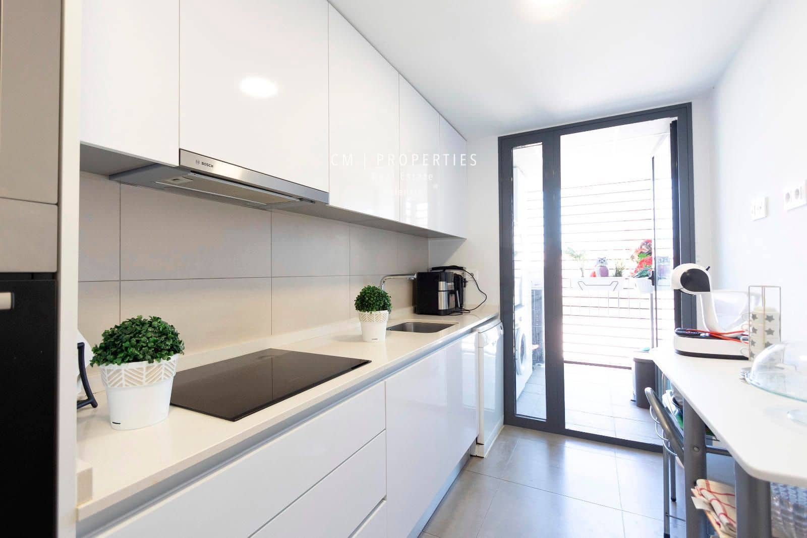 3 sypialnia Mieszkanie do wynajęcia w Miasto Walencja z basenem garażem - 2 600 € (Ref: 8352717)