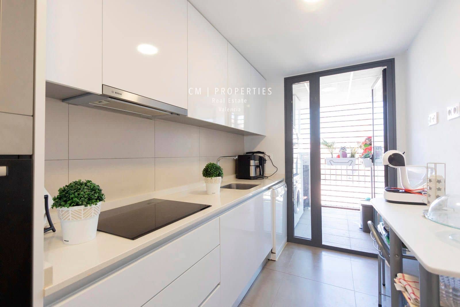 3 sypialnia Mieszkanie do wynajęcia w Miasto Walencja z basenem garażem - 2 600 € (Ref: 8352717)