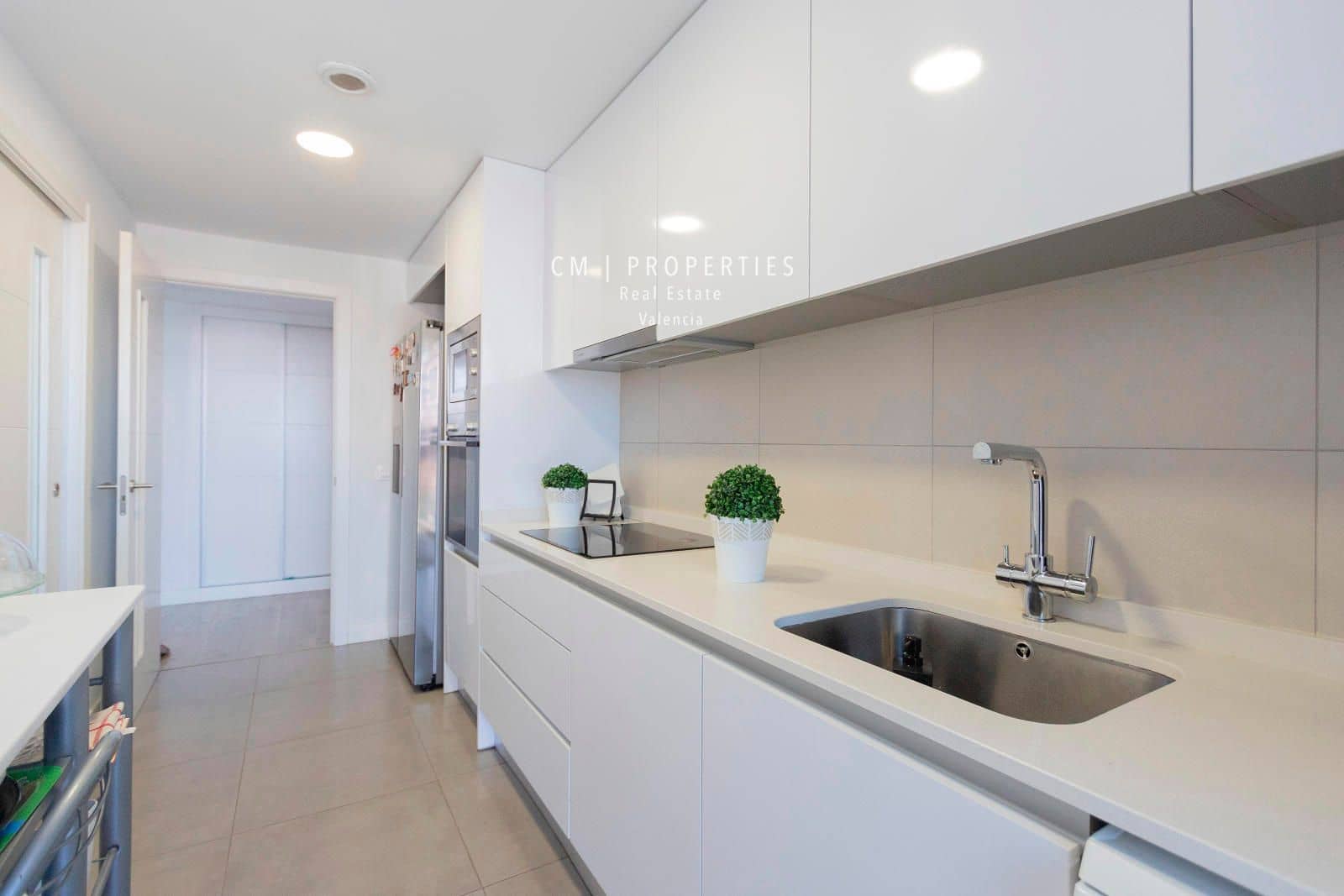 3 sypialnia Mieszkanie do wynajęcia w Miasto Walencja z basenem garażem - 2 600 € (Ref: 8352717)