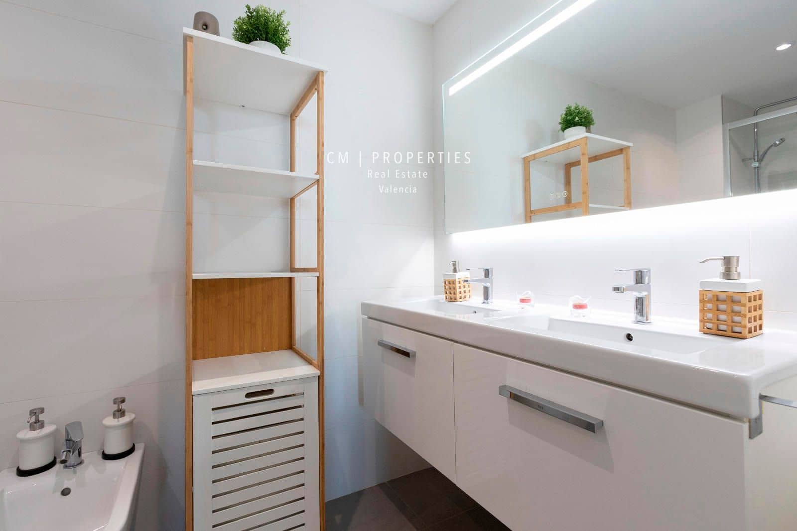 3 sypialnia Mieszkanie do wynajęcia w Miasto Walencja z basenem garażem - 2 600 € (Ref: 8352717)