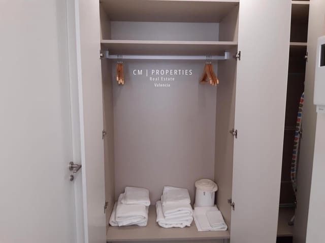 Lejlighed til leje i L'Eixample, Valencia by - € 1.225 (Ref: 8364280)