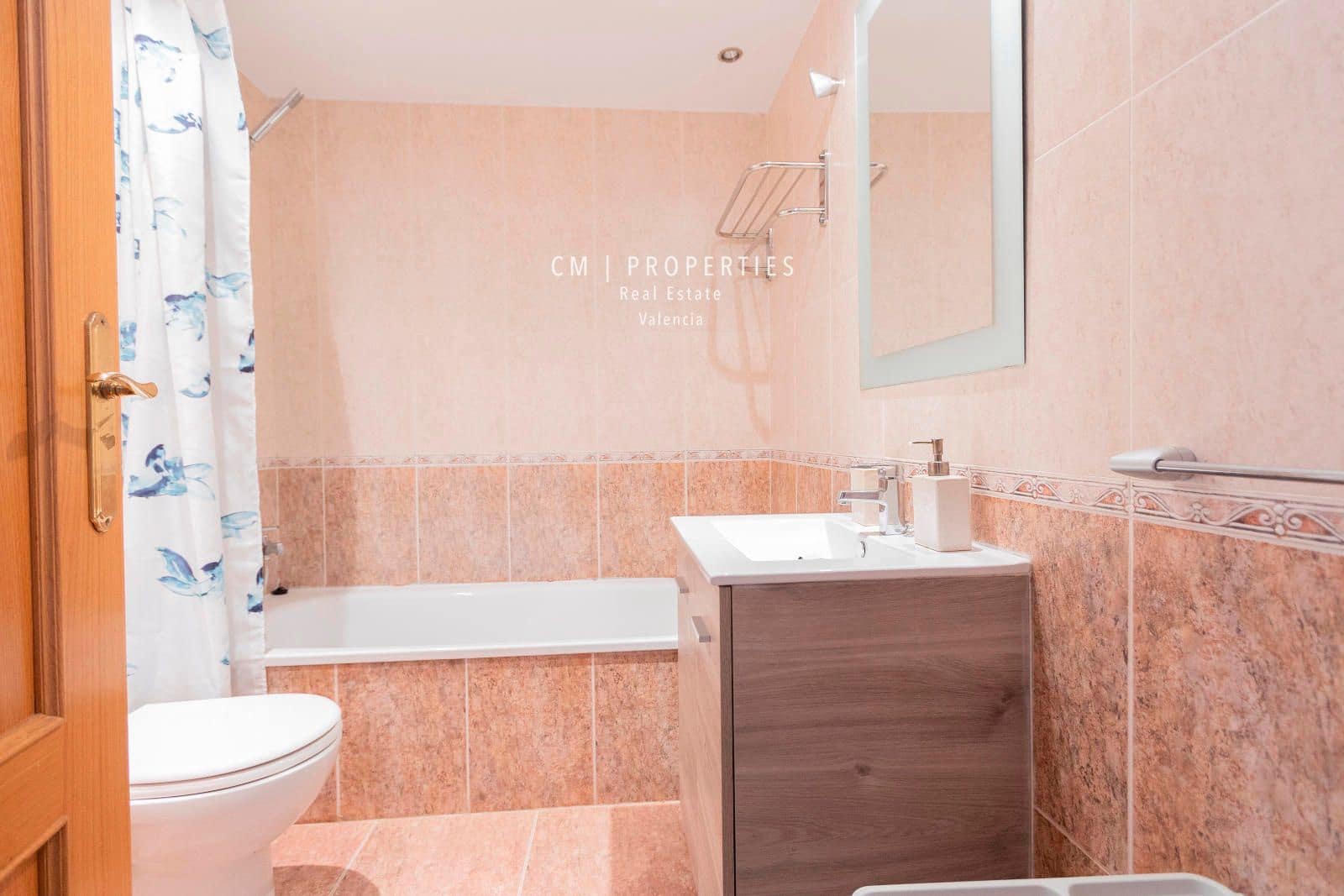 Appartement de 3 chambres à louer à Valence ville avec piscine garage - 2 500 € (Ref: 8371624)
