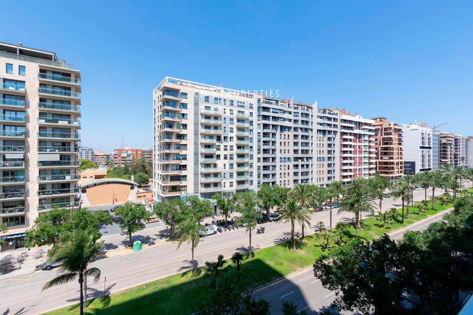 Appartement de 3 chambres à louer à Valence ville avec piscine garage - 2 500 € (Ref: 8371624)