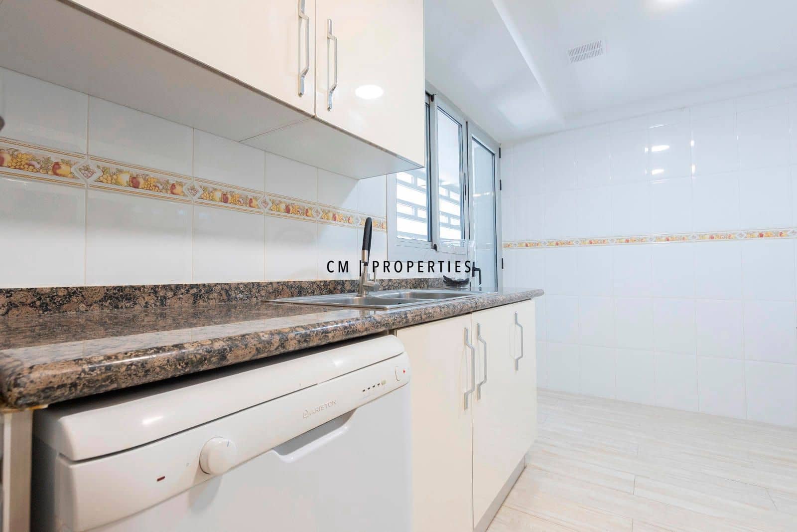 Appartement de 3 chambres à louer à Valence ville avec piscine garage - 2 500 € (Ref: 8371624)