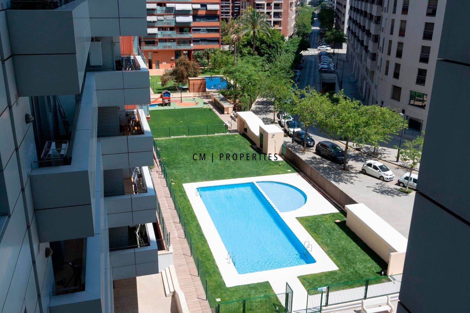 Appartement de 3 chambres à louer à Valence ville avec piscine garage - 2 500 € (Ref: 8371624)