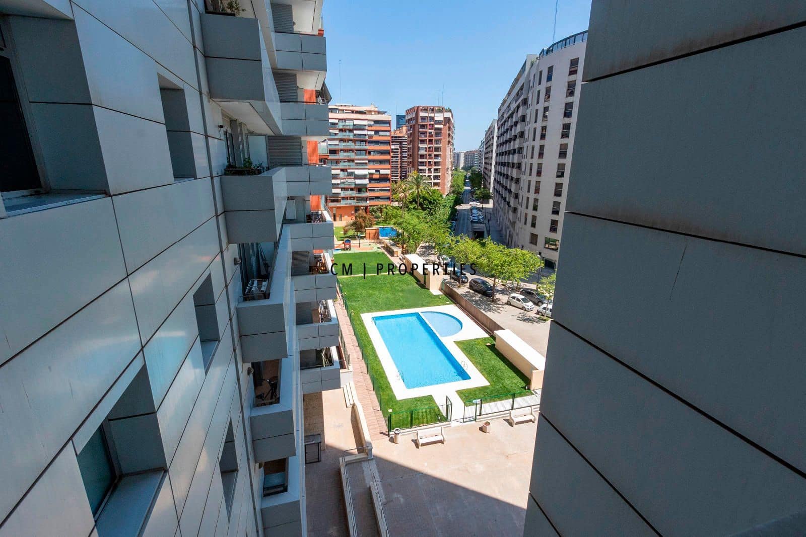 Appartement de 3 chambres à louer à Valence ville avec piscine garage - 2 500 € (Ref: 8371624)