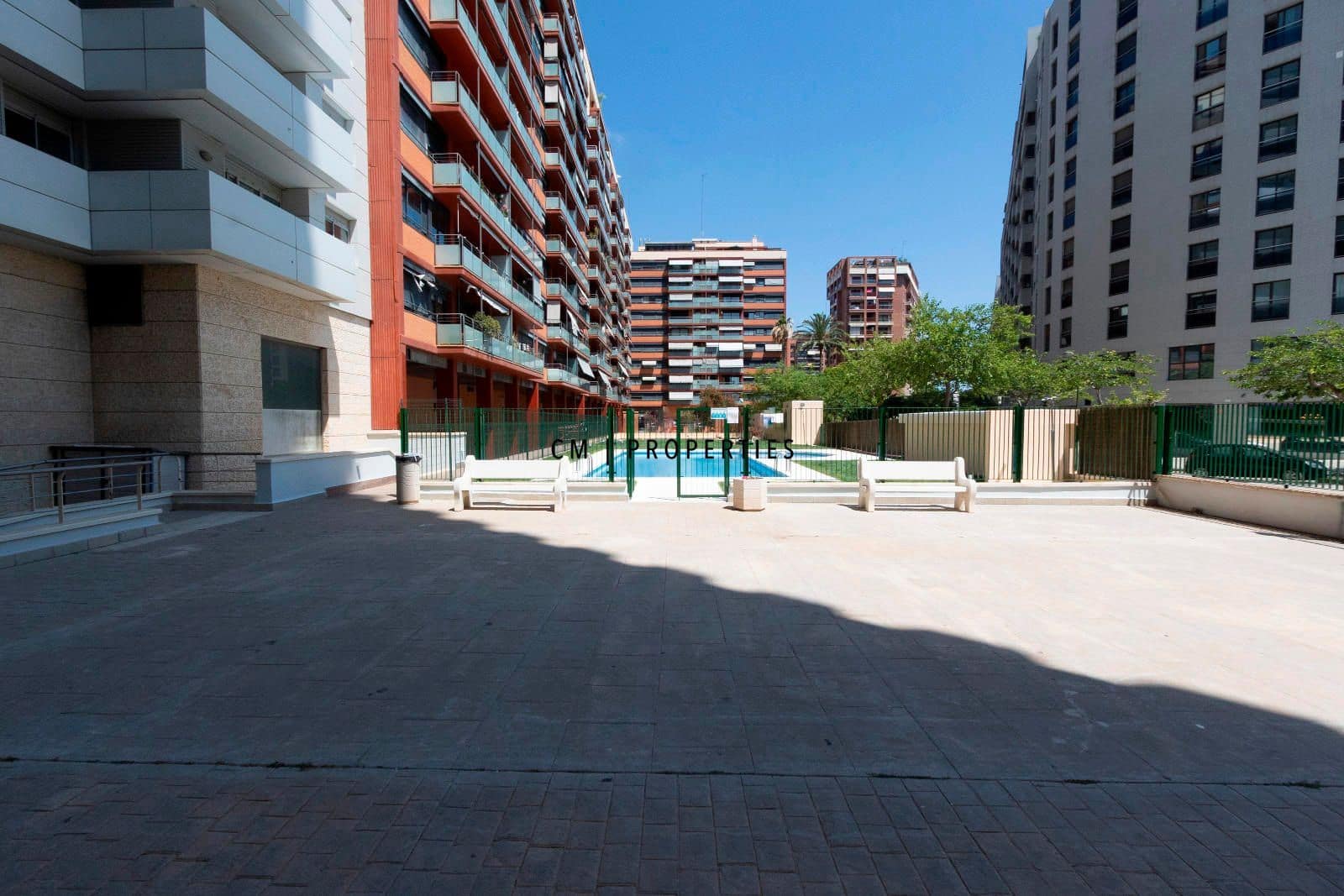 Appartement de 3 chambres à louer à Valence ville avec piscine garage - 2 500 € (Ref: 8371624)