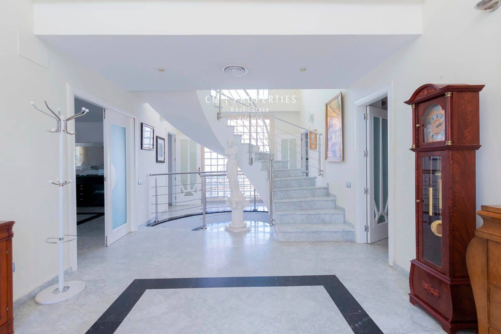 4 bedroom Villa for rent in L'Eliana with pool garage - € 4,900 (Ref: 8399696)