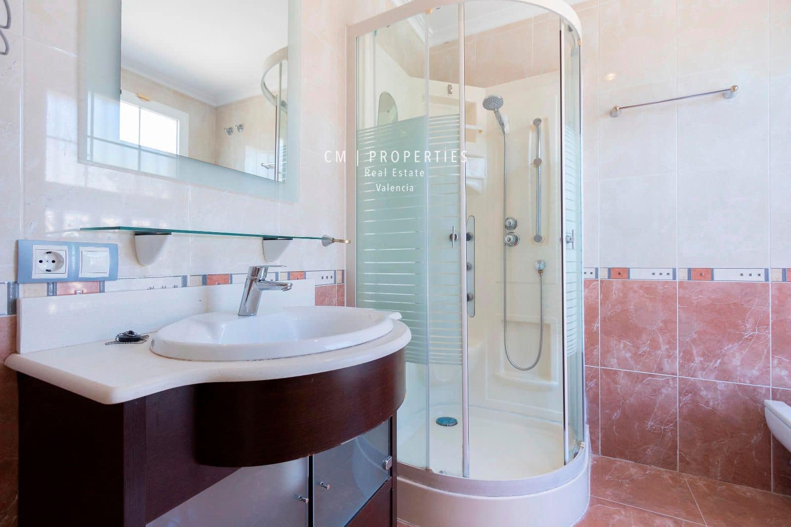 4 bedroom Villa for rent in L'Eliana with pool garage - € 4,900 (Ref: 8399696)