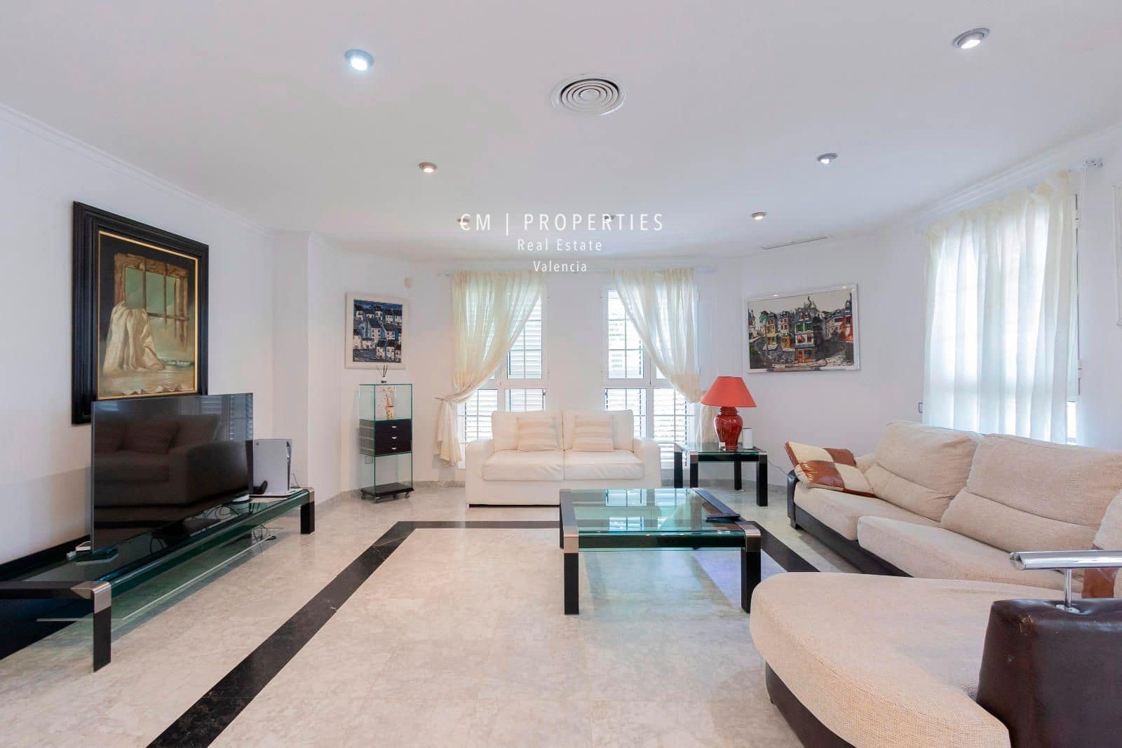 4 bedroom Villa for rent in L'Eliana with pool garage - € 4,900 (Ref: 8399696)