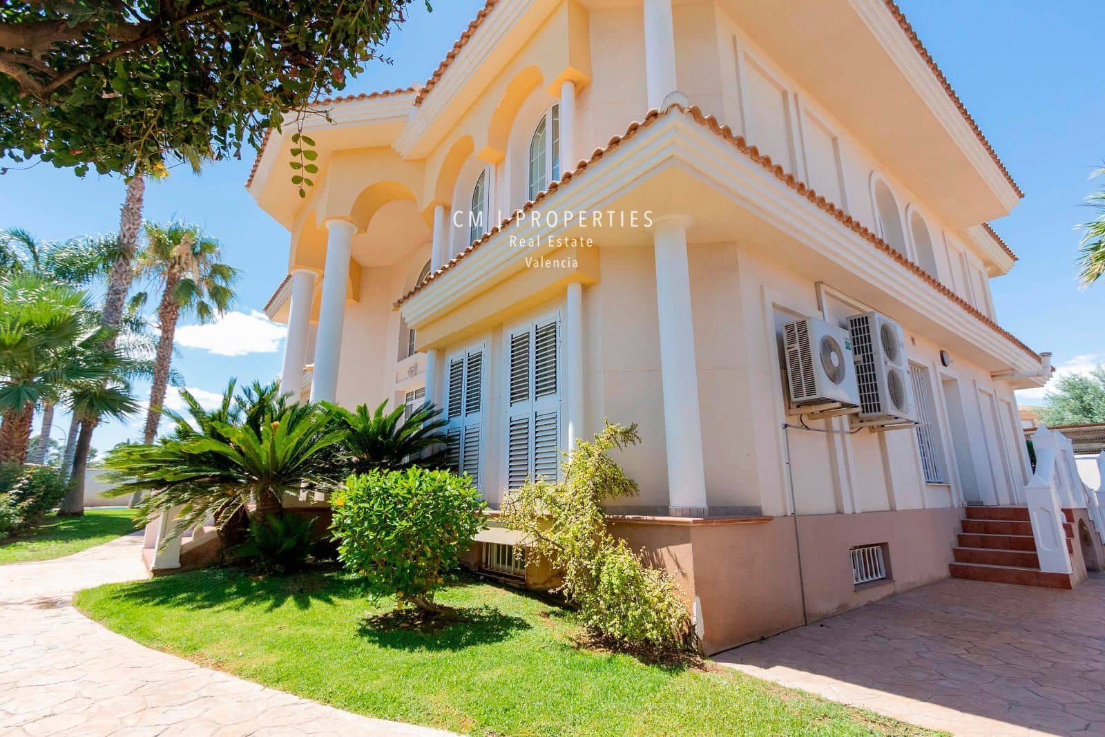 4 bedroom Villa for rent in L'Eliana with pool garage - € 4,900 (Ref: 8399696)