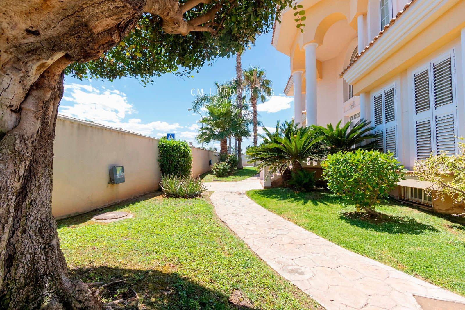 4 bedroom Villa for rent in L'Eliana with pool garage - € 4,900 (Ref: 8399696)