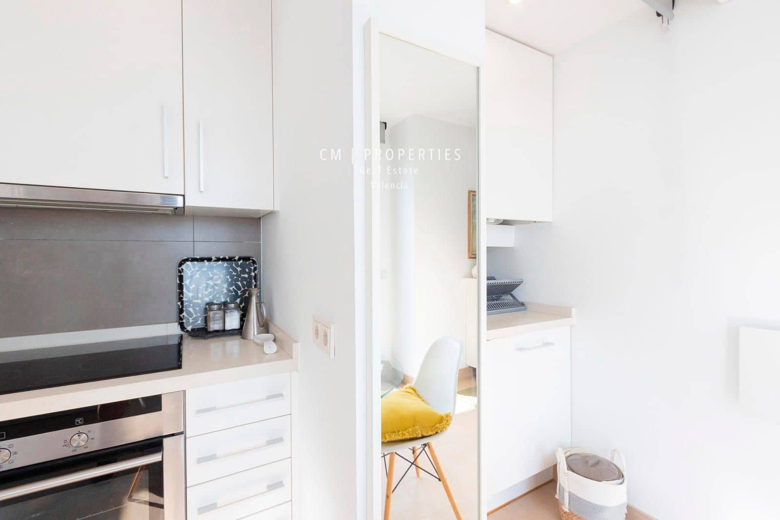 Penthouse til leie i Valencia by med svømmebasseng garasje - € 1 300 (Ref: 8437876)