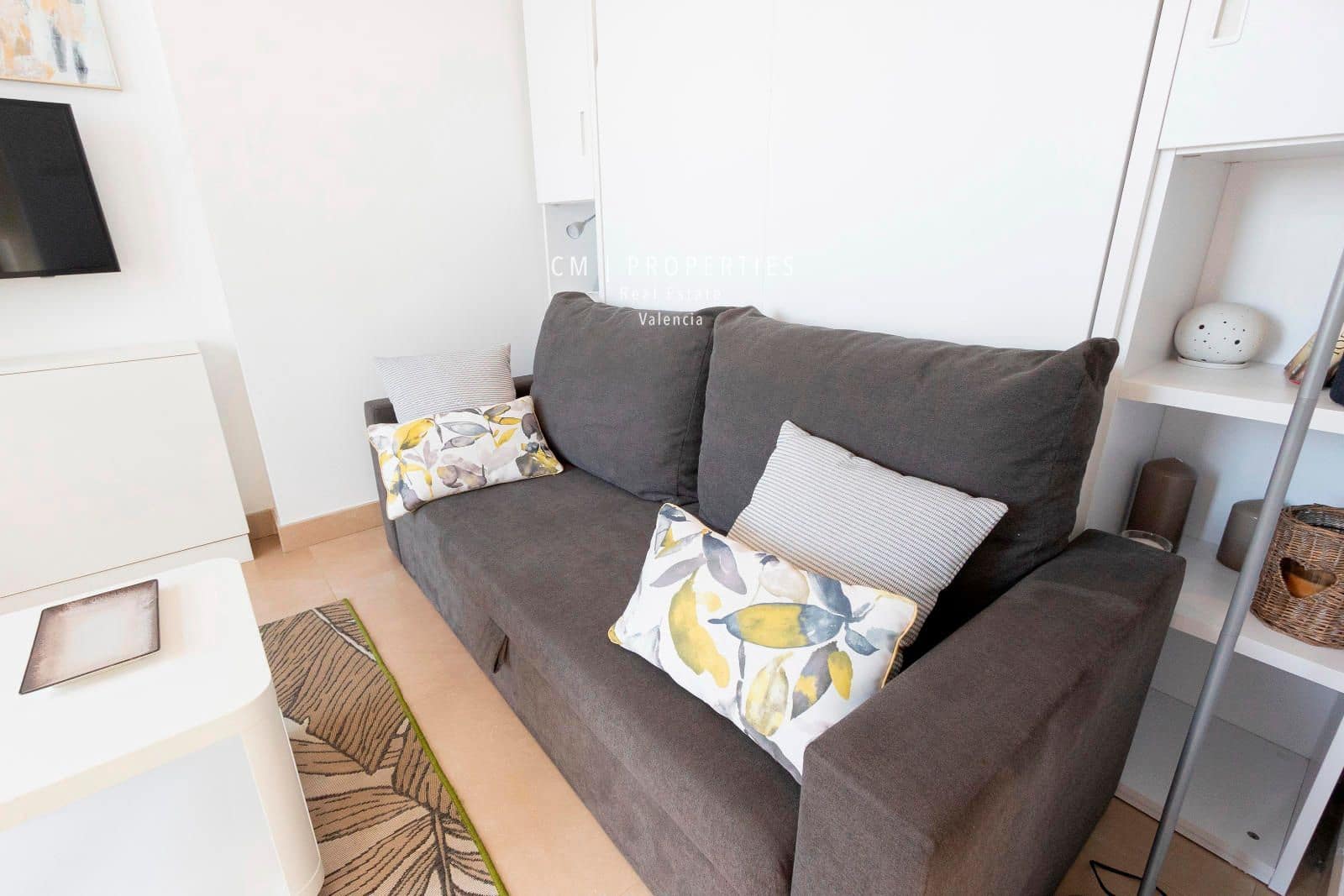 Penthouse til leie i Valencia by med svømmebasseng garasje - € 1 300 (Ref: 8437876)