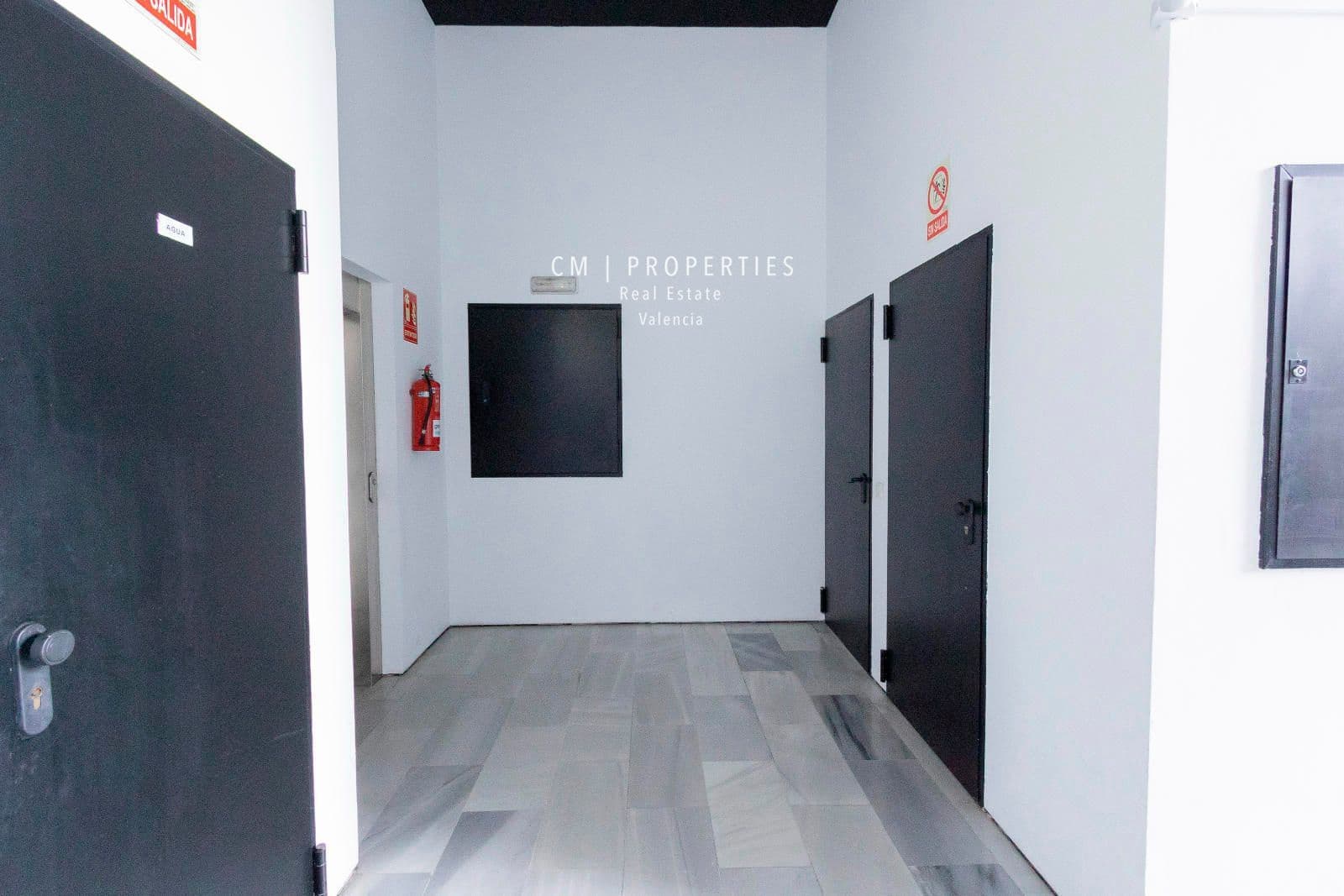 Penthouse til leie i Valencia by med svømmebasseng garasje - € 1 300 (Ref: 8437876)