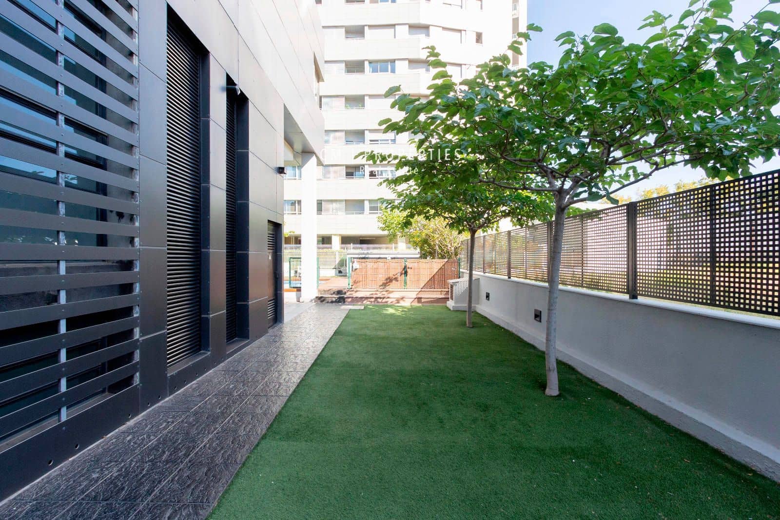 Penthouse til leie i Valencia by med svømmebasseng garasje - € 1 300 (Ref: 8437876)