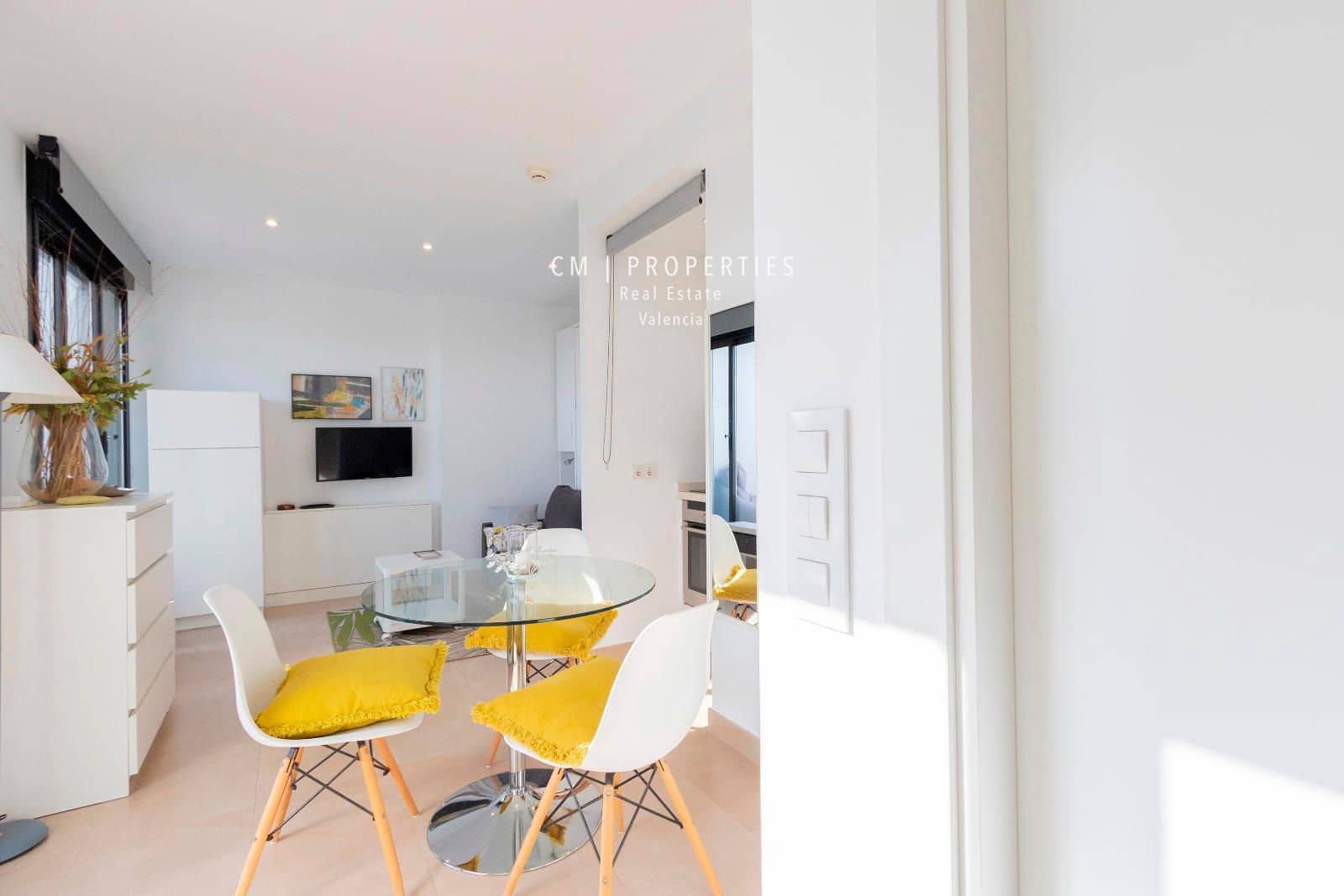 Penthouse til leie i Valencia by med svømmebasseng garasje - € 1 300 (Ref: 8437876)